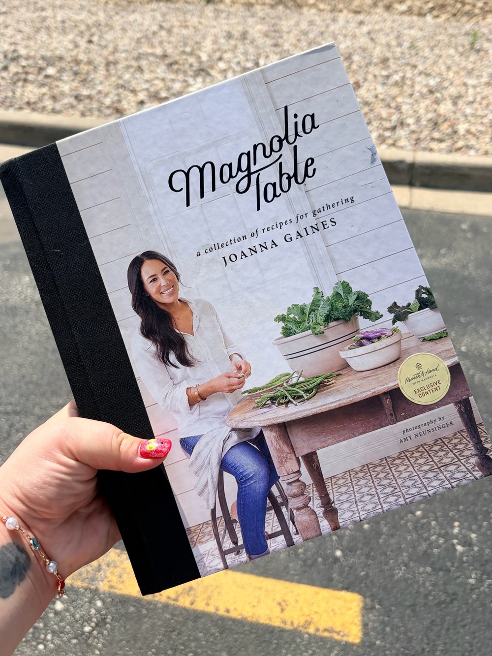 Magnolia Table by Joanna Gaines Cookbook